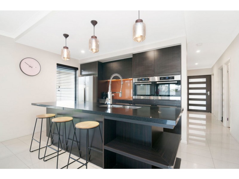 6 View Line Terrace, Hope Island QLD 4212