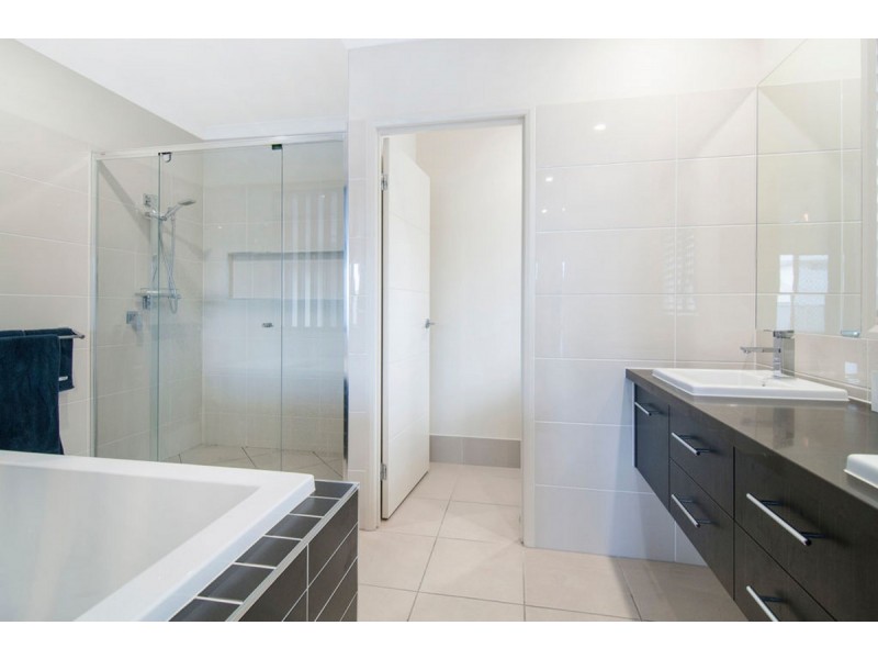 6 View Line Terrace, Hope Island QLD 4212