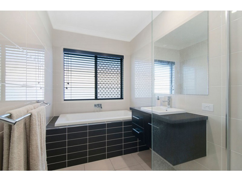 6 View Line Terrace, Hope Island QLD 4212