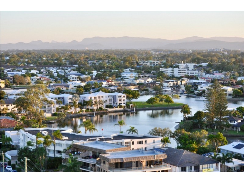 15C/5 Bayview Street, Runaway Bay QLD 4216