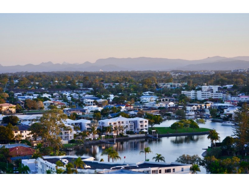 15C/5 Bayview Street, Runaway Bay QLD 4216