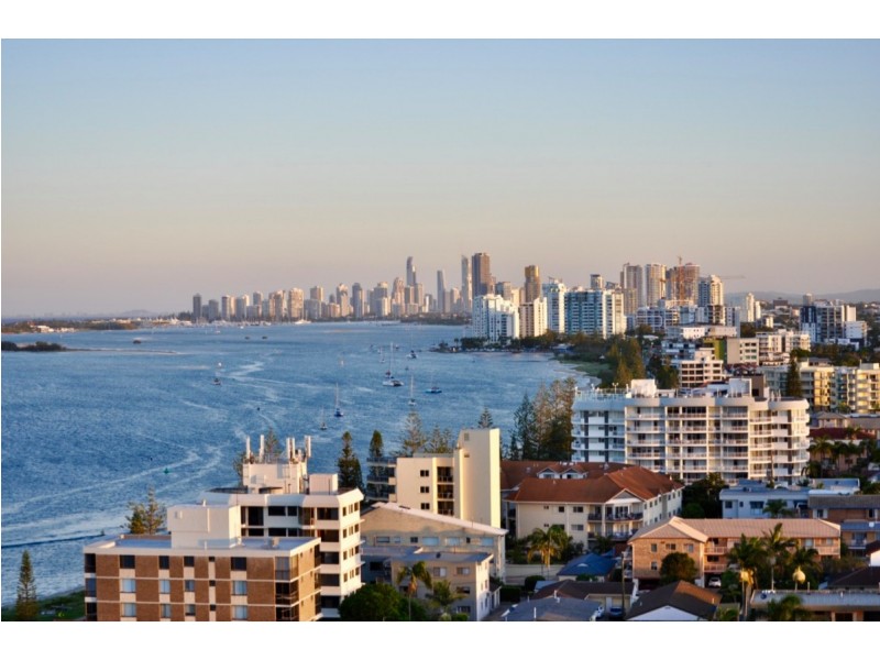 15C/5 Bayview Street, Runaway Bay QLD 4216