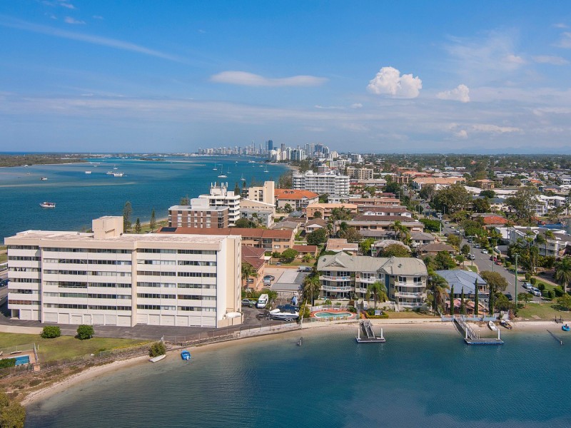 15C/5 Bayview Street, Runaway Bay QLD 4216