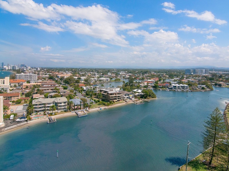 15C/5 Bayview Street, Runaway Bay QLD 4216