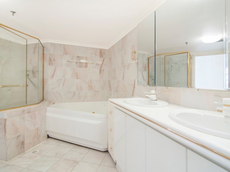 15C/5 Bayview Street, Runaway Bay QLD 4216