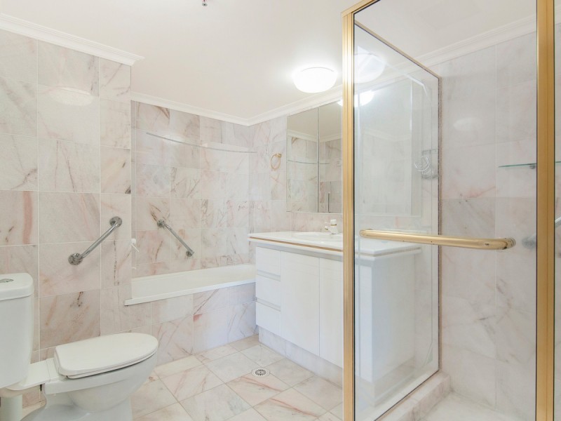 15C/5 Bayview Street, Runaway Bay QLD 4216