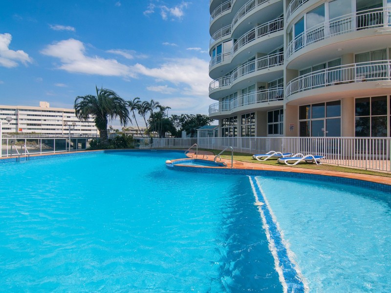 15C/5 Bayview Street, Runaway Bay QLD 4216