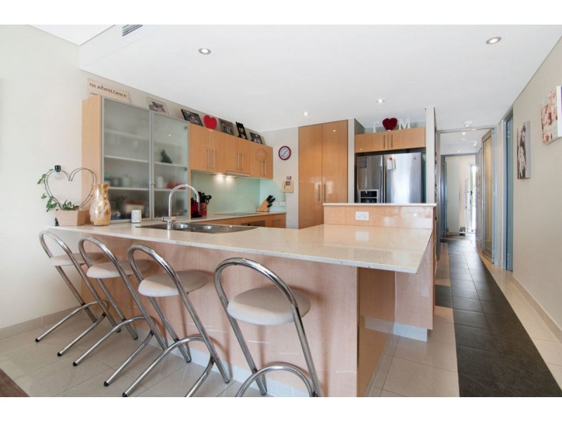 4/27-29 Madang Crescent, Runaway Bay QLD 4216