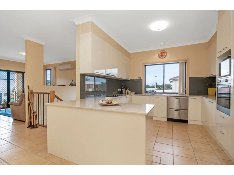 1/8 Errol Avenue, Paradise Point QLD 4216