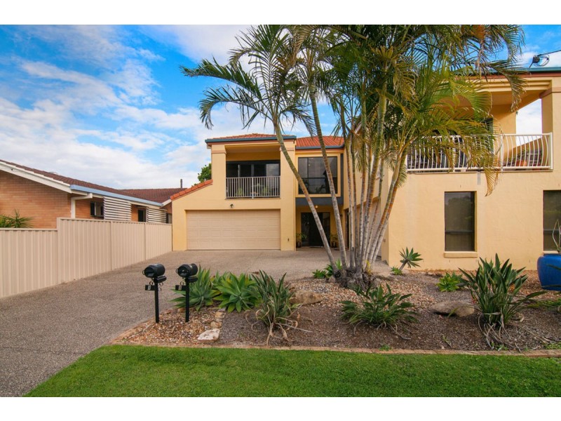 1/8 Errol Avenue, Paradise Point QLD 4216