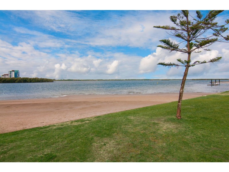 1/8 Errol Avenue, Paradise Point QLD 4216