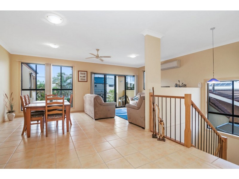 1/8 Errol Avenue, Paradise Point QLD 4216