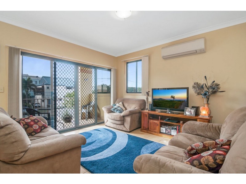 1/8 Errol Avenue, Paradise Point QLD 4216