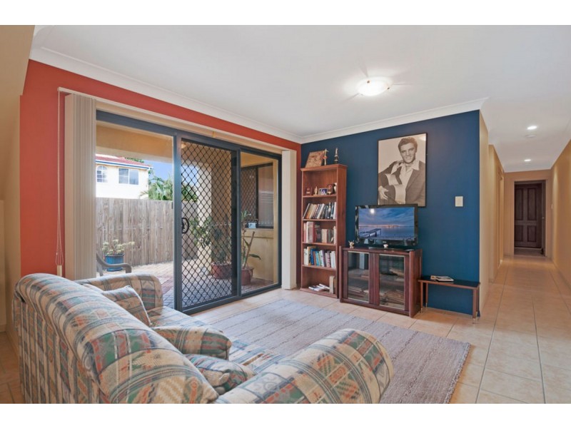1/8 Errol Avenue, Paradise Point QLD 4216