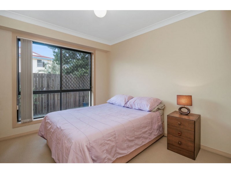 1/8 Errol Avenue, Paradise Point QLD 4216