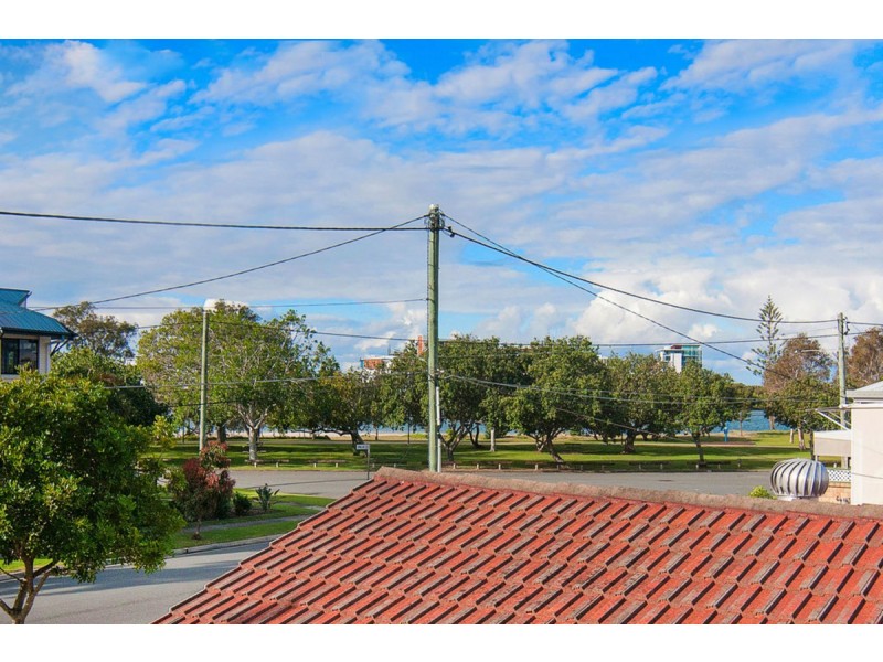 1/8 Errol Avenue, Paradise Point QLD 4216