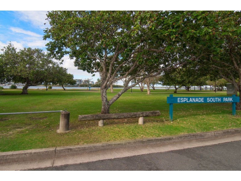 1/8 Errol Avenue, Paradise Point QLD 4216
