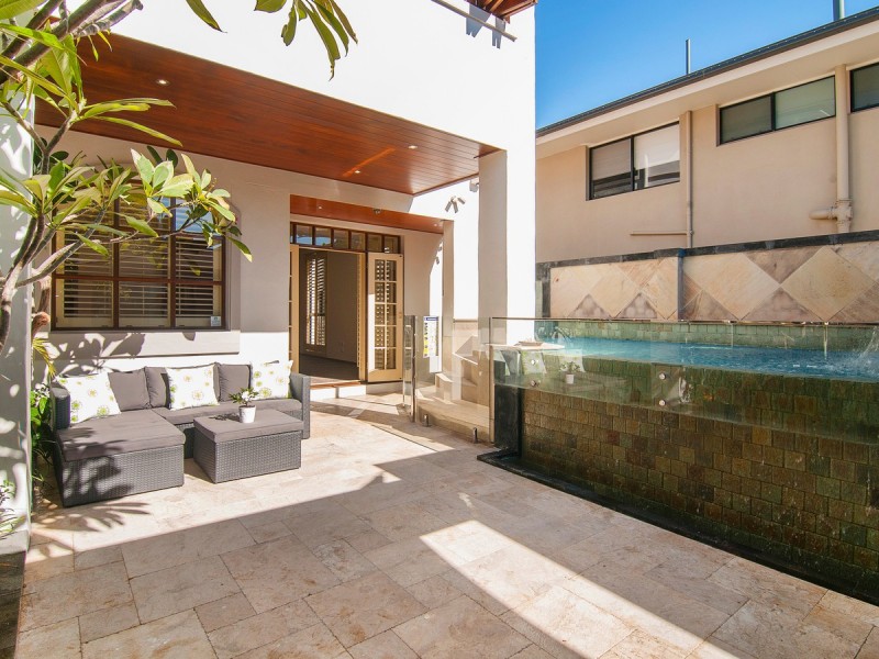 2/46 Cronin Avenue, Main Beach QLD 4217