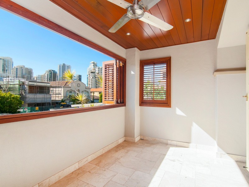2/46 Cronin Avenue, Main Beach QLD 4217
