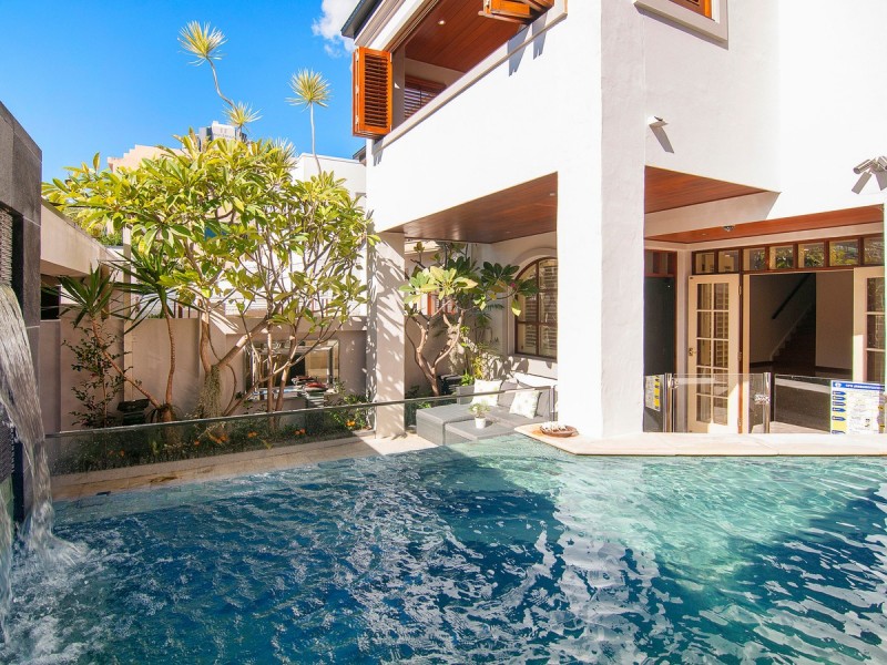 2/46 Cronin Avenue, Main Beach QLD 4217