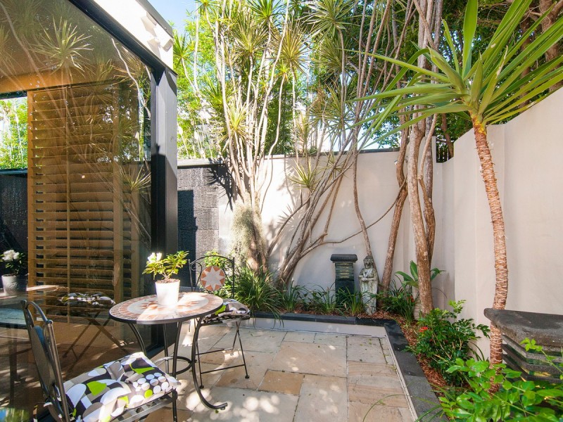 2/46 Cronin Avenue, Main Beach QLD 4217