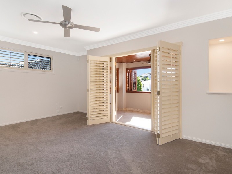 2/46 Cronin Avenue, Main Beach QLD 4217