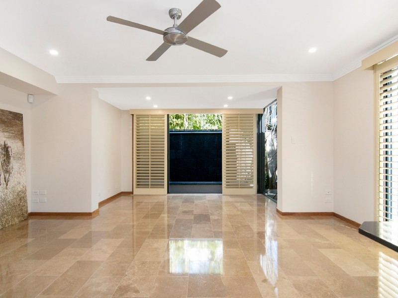 2/46 Cronin Avenue, Main Beach QLD 4217