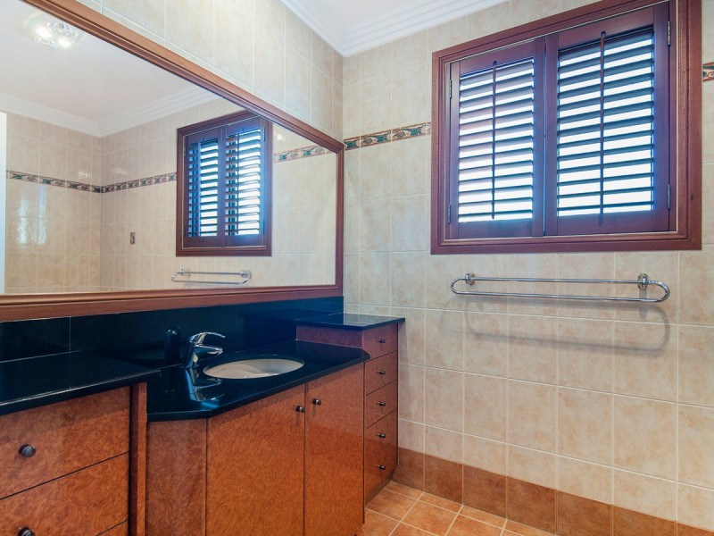 2/46 Cronin Avenue, Main Beach QLD 4217