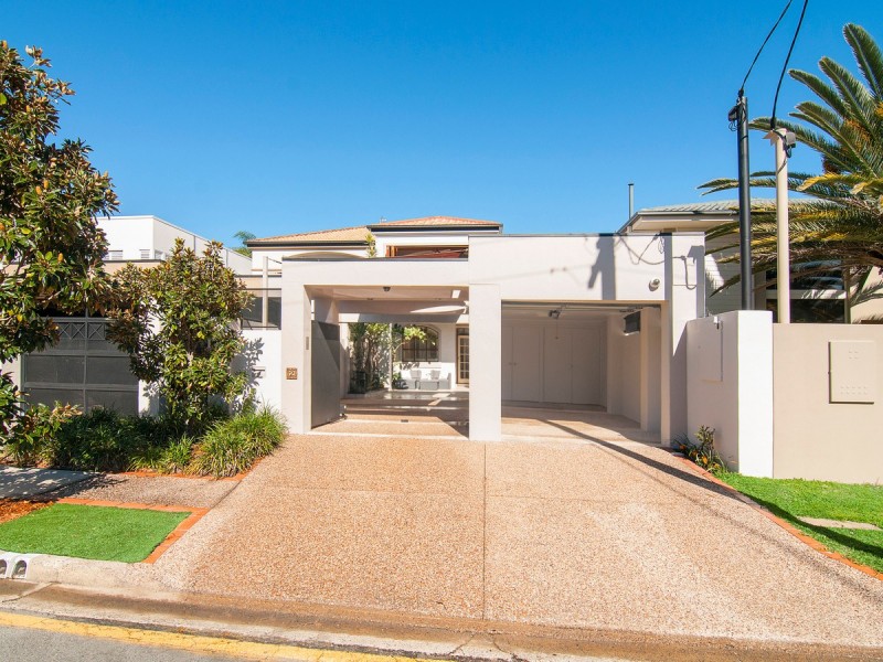 2/46 Cronin Avenue, Main Beach QLD 4217