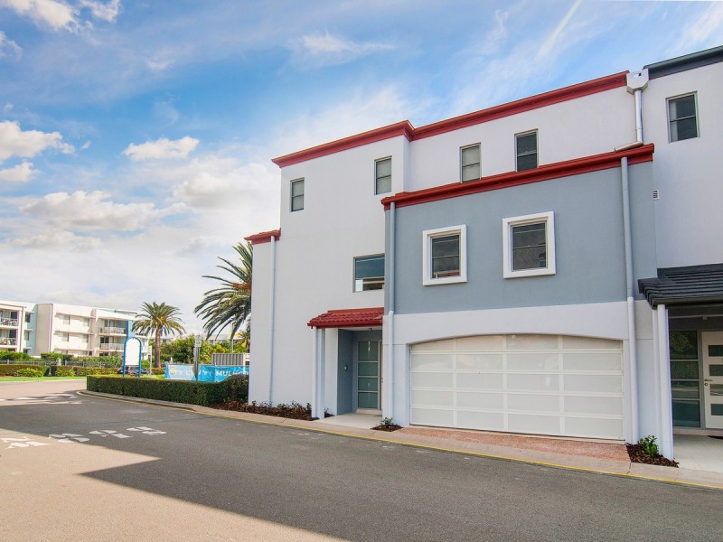 108 John Lund Drive, Hope Island QLD 4212