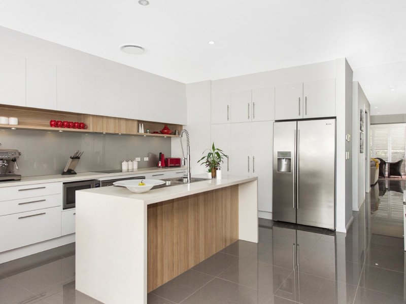 2/24 Drake Avenue, Paradise Point QLD 4216