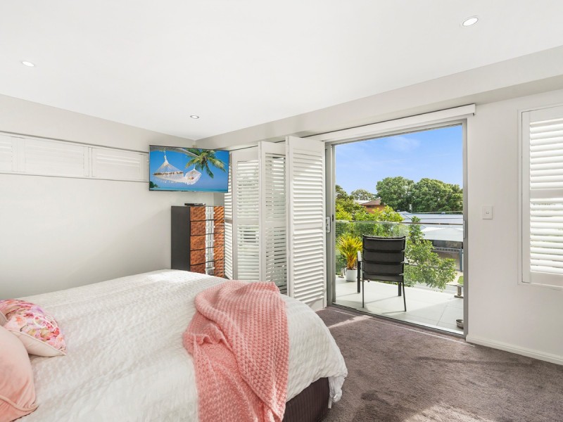 2/24 Drake Avenue, Paradise Point QLD 4216