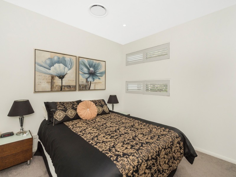 2/24 Drake Avenue, Paradise Point QLD 4216
