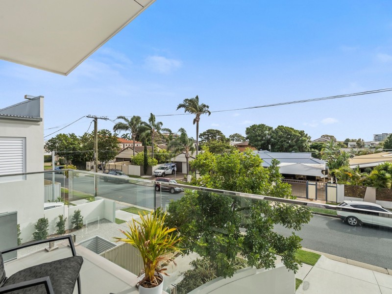 2/24 Drake Avenue, Paradise Point QLD 4216