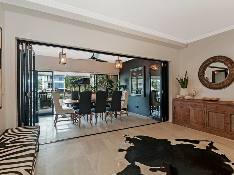 2/36-38 Oatland Esplanade, Runaway Bay QLD 4216