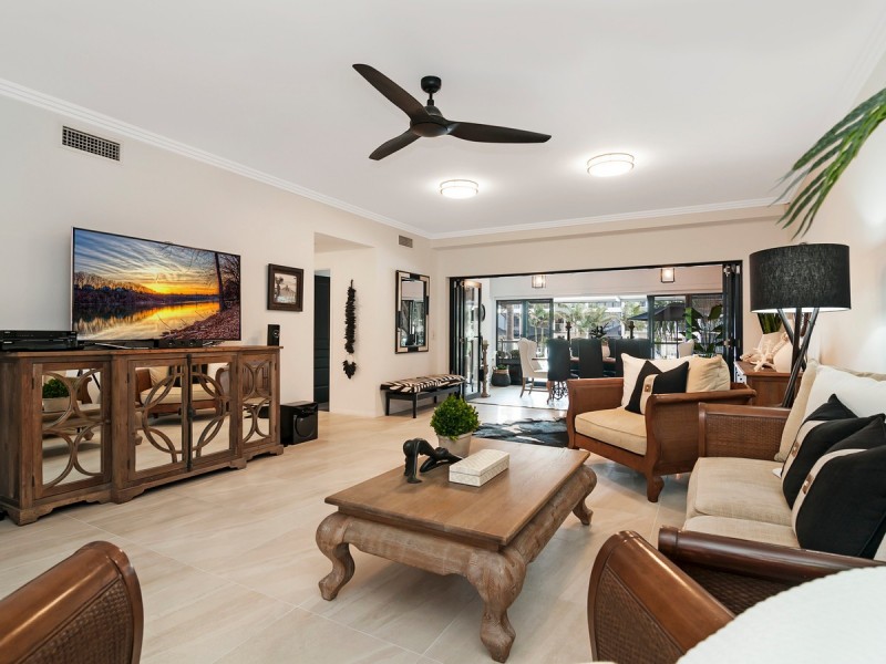 2/36-38 Oatland Esplanade, Runaway Bay QLD 4216