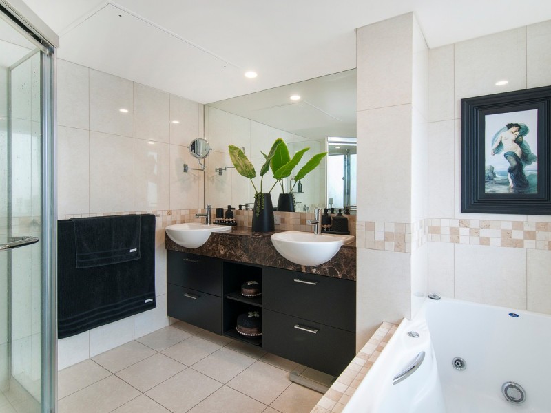 2/36-38 Oatland Esplanade, Runaway Bay QLD 4216