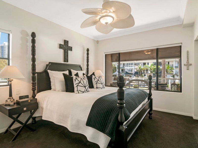 2/36-38 Oatland Esplanade, Runaway Bay QLD 4216