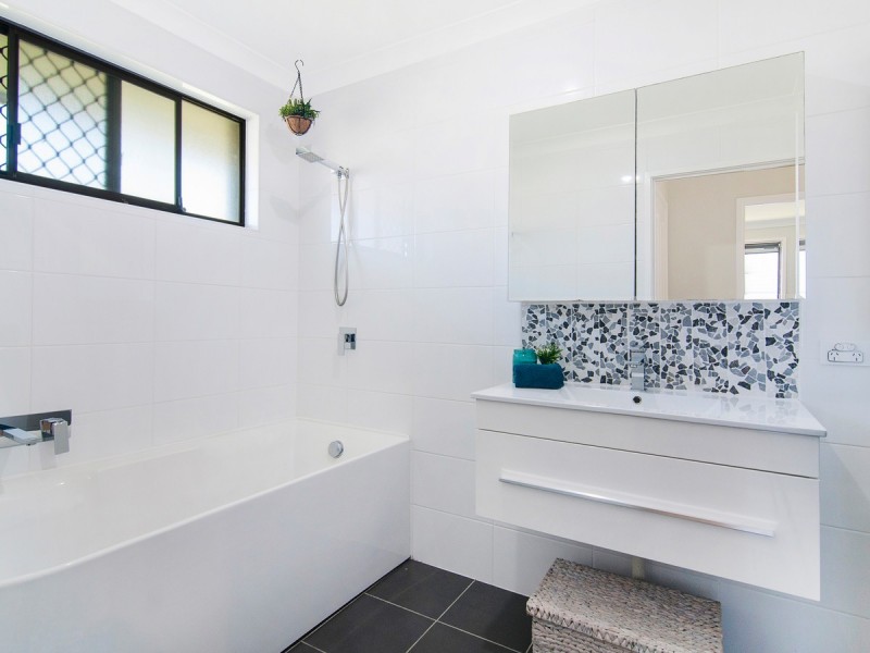 16 Menindee Avenue, Coombabah QLD 4216