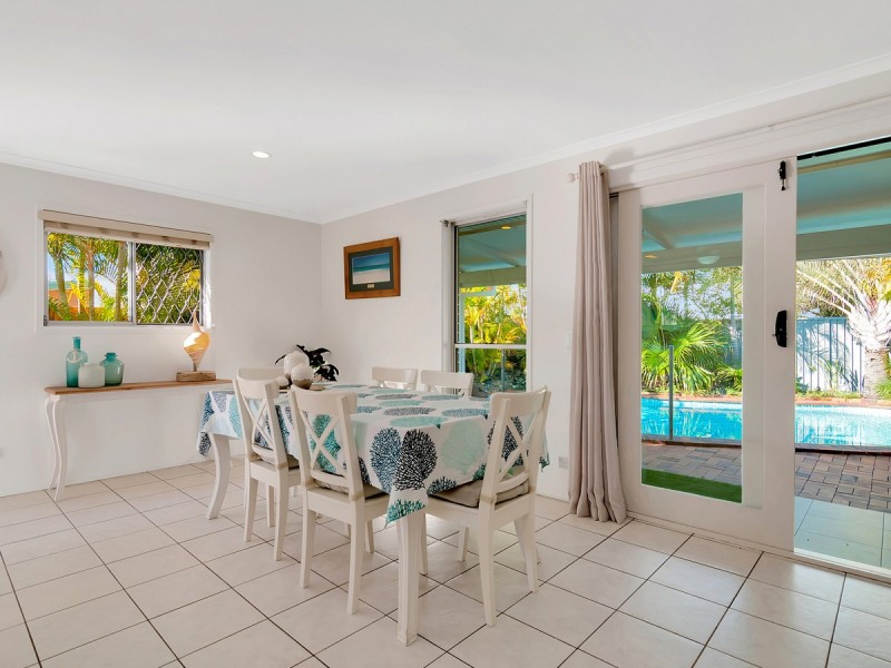 6 Okinya Street, Biggera Waters QLD 4216