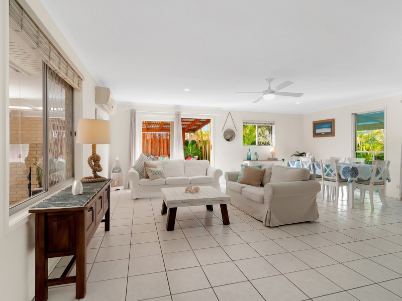 6 Okinya Street, Biggera Waters QLD 4216