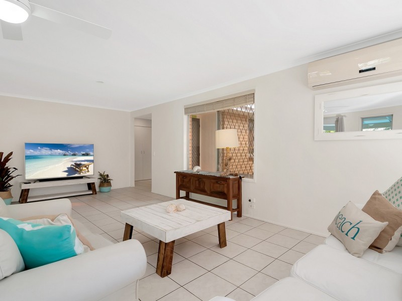 6 Okinya Street, Biggera Waters QLD 4216