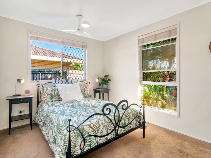 6 Okinya Street, Biggera Waters QLD 4216