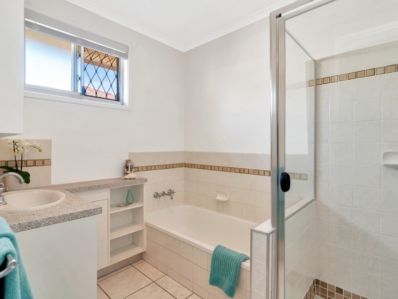 6 Okinya Street, Biggera Waters QLD 4216