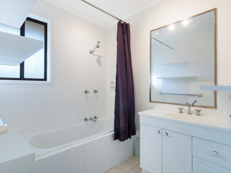 66 Hollywell Road, Biggera Waters QLD 4216