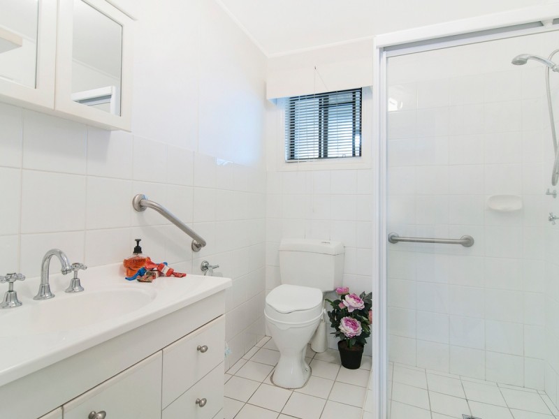 66 Hollywell Road, Biggera Waters QLD 4216
