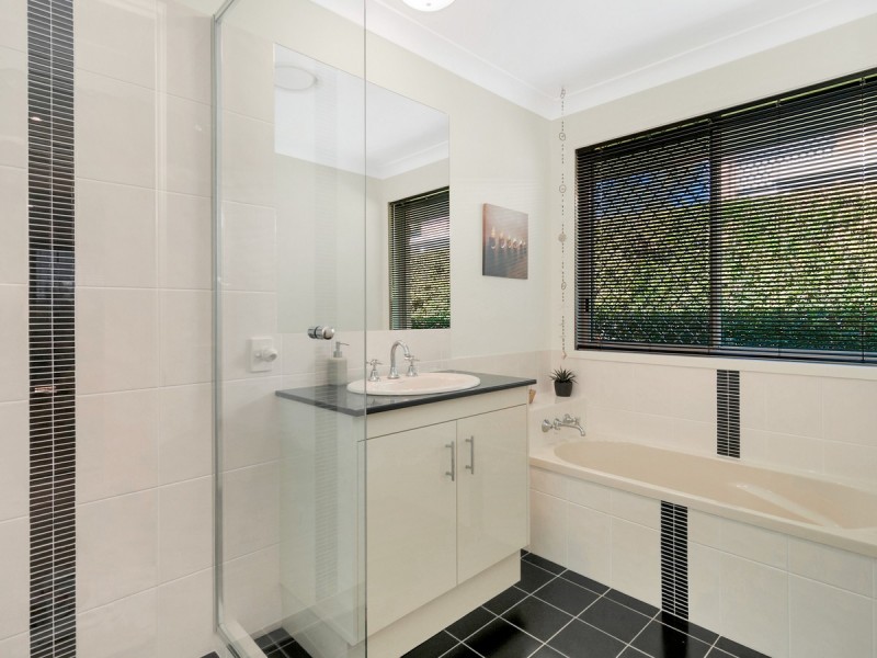21 Coombe Avenue, Hope Island QLD 4212