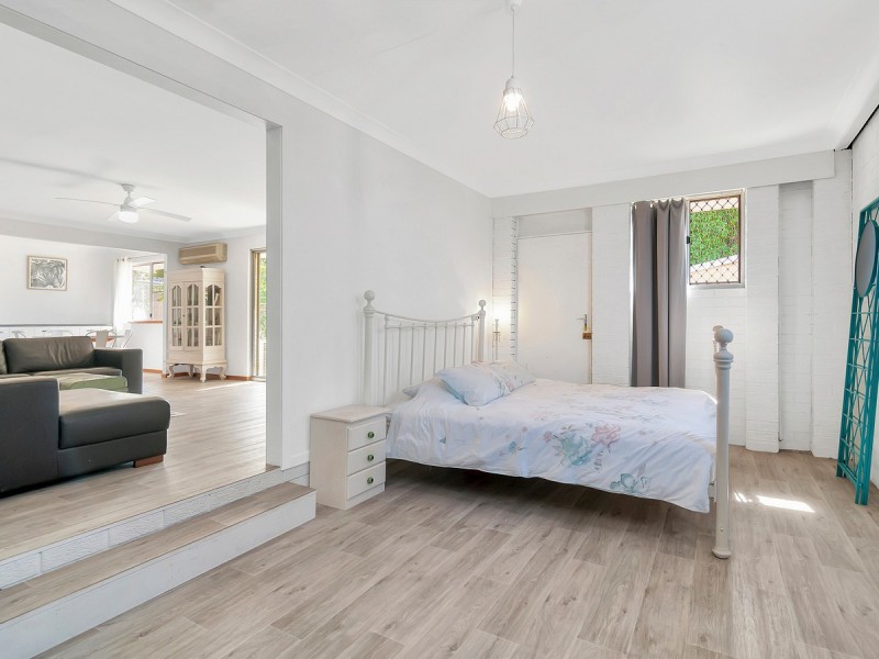 13 Swallow Avenue, Paradise Point QLD 4216