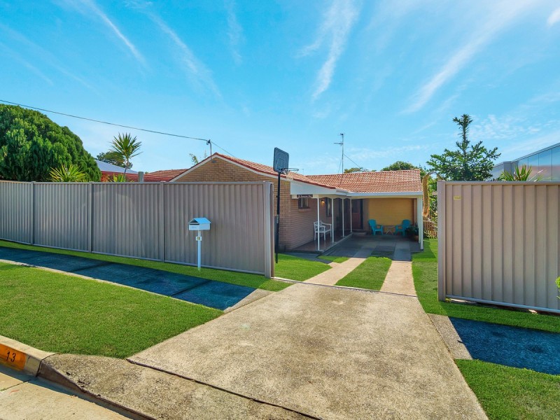13 Swallow Avenue, Paradise Point QLD 4216