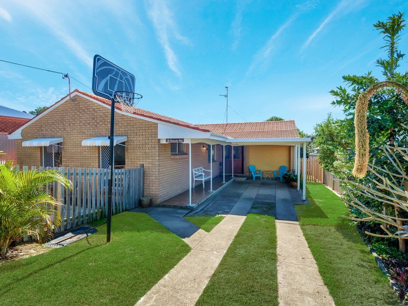 13 Swallow Avenue, Paradise Point QLD 4216